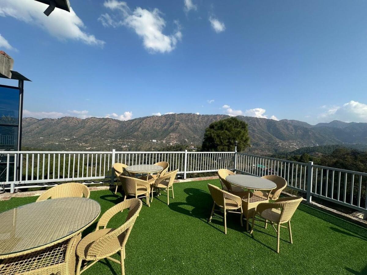 2 Bhk Serviced Luxury Apt & Bonfire & Garden & Pool By Kasauli Vista Buitenkant foto