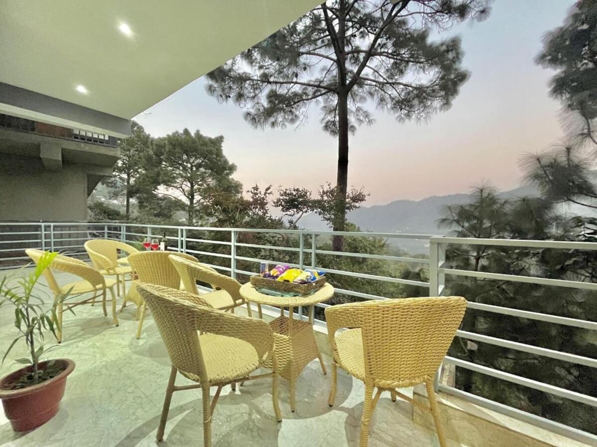 2 Bhk Serviced Luxury Apt & Bonfire & Garden & Pool By Kasauli Vista Buitenkant foto