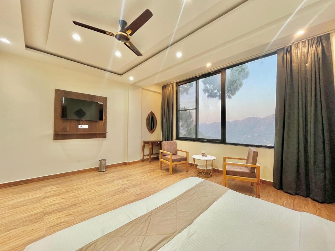 2 Bhk Serviced Luxury Apt & Bonfire & Garden & Pool By Kasauli Vista Buitenkant foto